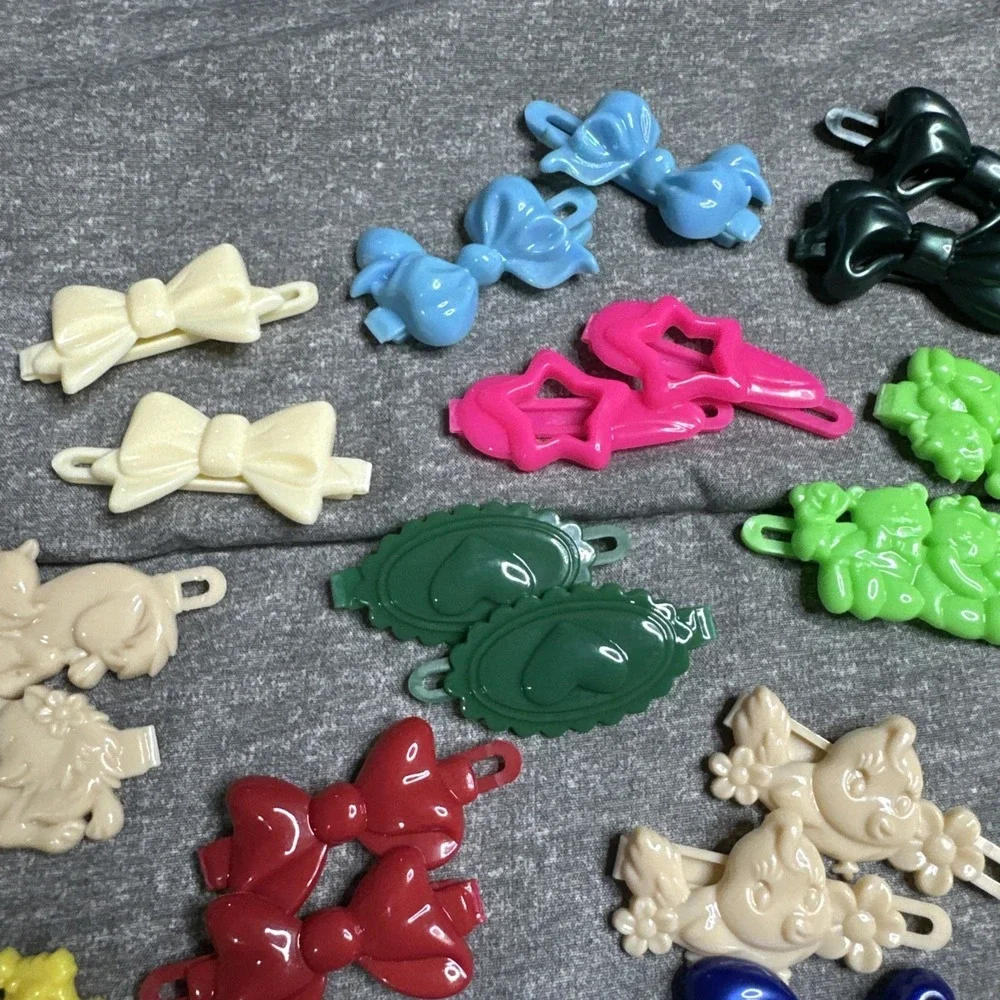 Lot Vintage Plastic Barrettes Hair Clips Hearts Flowers Bows Stars Animals